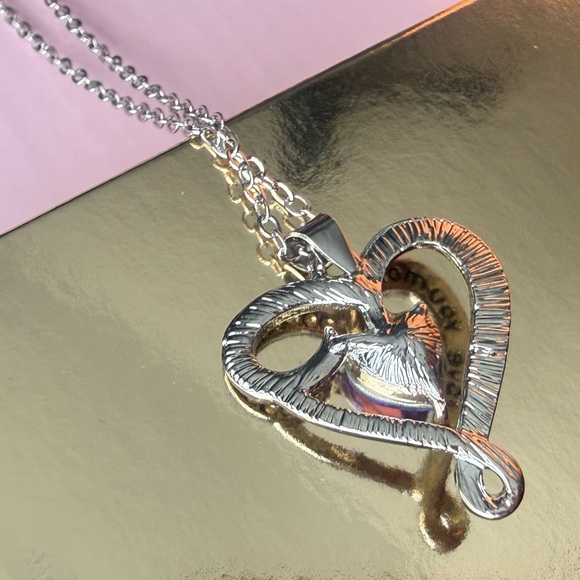 Mom Heart Pendant Necklace NWOT - Picture 3 of 3